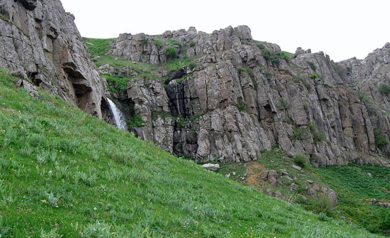 آبشار ورزان روستای سوباتان